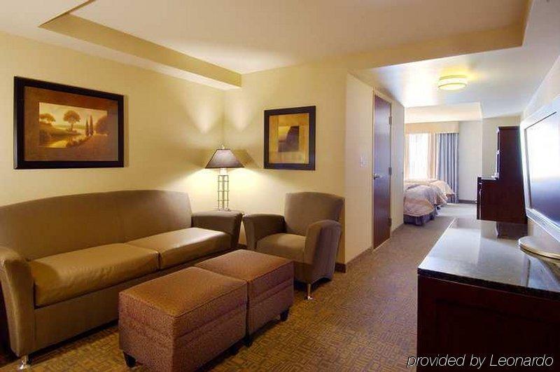 فندق هيلتون جاردن إن دالاس فريسكو الغرفة الصورة